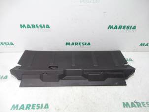 Używane Mata bagaznika Citroen C-Crosser 2.2 HDiF 16V Cena € 50,00 Procedura marży oferowane przez Maresia Parts