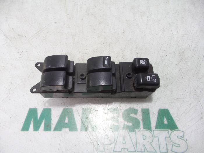 Usados Interruptor combinado de ventanillas Citroen C-Crosser 2.2 HDiF 16V Precio € 90,00 Norma de margen ofrecido por Maresia Parts