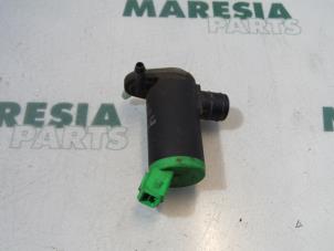 Used Windscreen washer pump Peugeot 206 (2A/C/H/J/S) 1.4 XR,XS,XT,Gentry Price € 10,00 Margin scheme offered by Maresia Parts