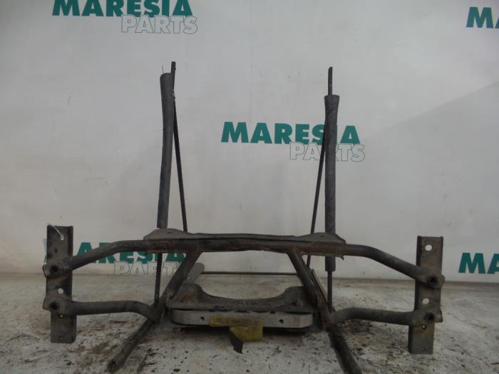 Używane Belka tylna Alfa Romeo 156 Sportwagon (932) 1.9 JTD 16V Cena € 105,00 Procedura marży oferowane przez Maresia Parts