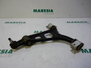 Używane Wahacz zawieszenia dolny prawy przód Alfa Romeo 156 Sportwagon (932) 1.9 JTD 16V Cena € 25,00 Procedura marży oferowane przez Maresia Parts