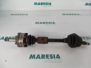 Usagé Arbre de transmission avant gauche Alfa Romeo 166 3.2 V6 24V Prix € 157,50 Règlement à la marge proposé par Maresia Parts