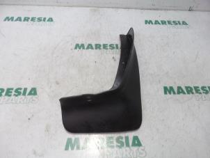 Used Wheel arch liner Citroen C-Crosser 2.2 HDiF 16V Price € 25,00 Margin scheme offered by Maresia Parts