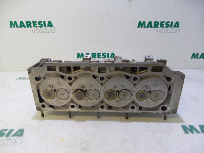 Cylinder head from a Renault Laguna II Grandtour (KG) 1.9 dCi 110 2006