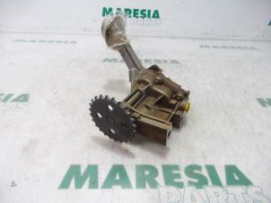Used Oil pump Renault Clio II (BB/CB) 1.4 16V Price € 50,00 Margin scheme offered by Maresia Parts