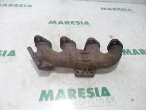 Used Exhaust manifold Renault Master IV (FV) 2.3 dCi 100 16V FWD Price € 60,50 Inclusive VAT offered by Maresia Parts