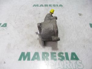 Used Vacuum pump (diesel) Alfa Romeo 166 2.4 JTD Price € 35,00 Margin scheme offered by Maresia Parts