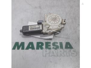 Używane Mechanizm szyby lewej przedniej wersja 2-drzwiowa Peugeot 307 (3A/C/D) 1.6 16V Cena € 40,00 Procedura marży oferowane przez Maresia Parts
