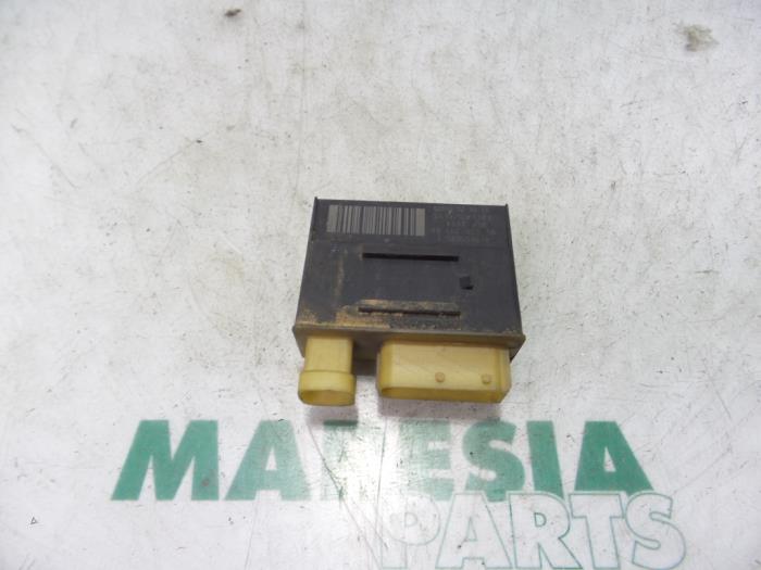 Relay from a Peugeot 207 CC (WB) 1.6 HDiF 16V 2008