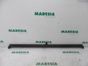 Used Luggage compartment cover Peugeot 207 CC (WB) 1.6 HDiF 16V Price € 40,00 Margin scheme offered by Maresia Parts