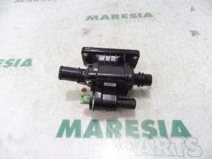 Usados Cuerpo de termostato Citroen Berlingo 1.6 HDI 16V 75 Precio € 40,00 Norma de margen ofrecido por Maresia Parts