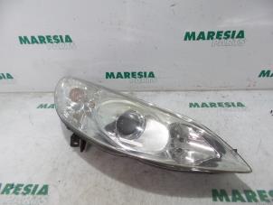 Used Headlight, right Peugeot 407 SW (6E) 2.0 16V Price € 50,00 Margin scheme offered by Maresia Parts