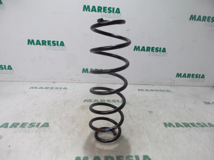 Rear coil spring from a Peugeot 2008 (CU) 1.6 Blue HDi 100 2016