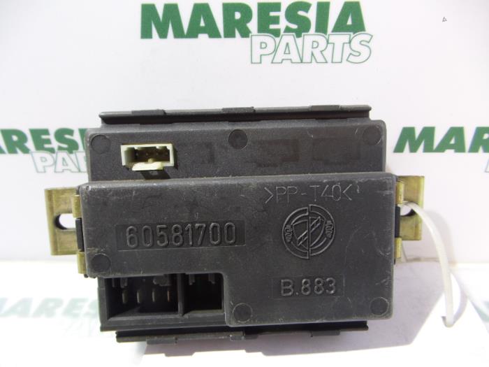 Usagé Ordinateur divers Alfa Romeo Spider (916) 2.0 16V Twin Spark Prix € 50,00 Règlement à la marge proposé par Maresia Parts