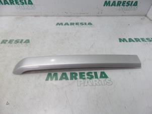 Used Roof rail, right Peugeot 2008 (CU) 1.6 Blue HDi 100 Price € 50,00 Margin scheme offered by Maresia Parts