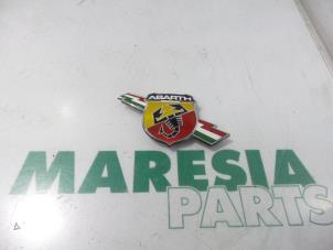 Gebrauchte Emblem Fiat 500/595/695 1.4 T-Jet 16V 695 Preis € 25,00 Margenregelung angeboten von Maresia Parts