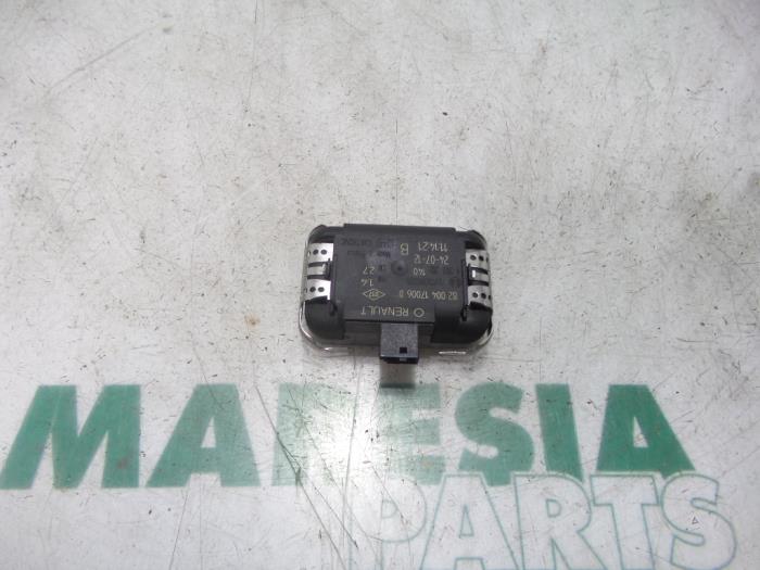 Begagnade Regnsensor Renault Espace (JK) 3.5 V6 24V Phase I Pris € 25,00 Marginaltabell erbjuds av Maresia Parts