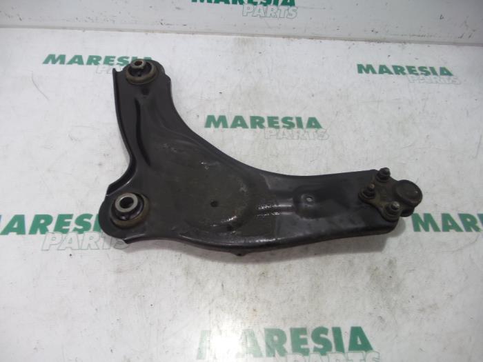 Front lower wishbone, right from a Renault Espace (JK) 3.5 V6 24V Phase I 2007