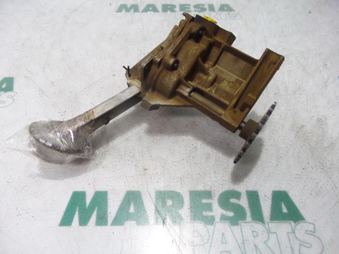 Gebrauchte Ölpumpe Renault Scénic II (JM) 1.6 16V Preis € 50,00 Margenregelung angeboten von Maresia Parts