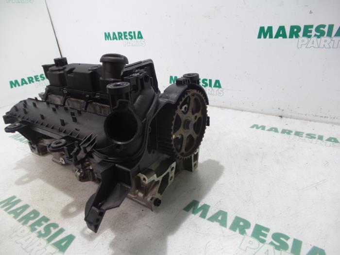 Topplock från en Peugeot 206 (2A/C/H/J/S) 1.4 HDi 2002