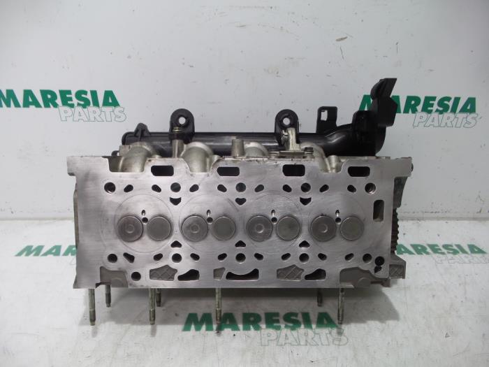Topplock från en Peugeot 206 (2A/C/H/J/S) 1.4 HDi 2002