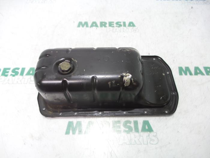 Usagé Couvercle carter Peugeot 206 (2A/C/H/J/S) 1.4 HDi Prix € 29,99 Règlement à la marge proposé par Maresia Parts
