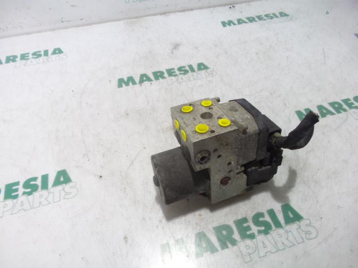 Usagé Bloc ABS Renault Scénic I (JA) 2.0 16V RX4 Prix € 65,00 Règlement à la marge proposé par Maresia Parts
