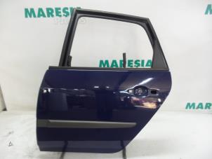 Używane Drzwi lewe tylne wersja 4-drzwiowa Renault Grand Scénic II (JM) 1.6 16V Cena € 69,99 Procedura marży oferowane przez Maresia Parts