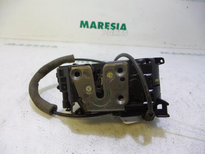 Sliding door lock mechanism, left from a Renault Kangoo Express (FW) 1.5 dCi 70 2009