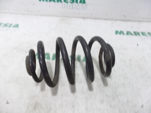 Used Rear coil spring Renault Clio II (BB/CB) 1.4 16V Price € 25,00 Margin scheme offered by Maresia Parts