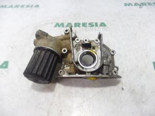 Used Oil pump Renault Clio II (BB/CB) 1.2 16V Price € 75,00 Margin scheme offered by Maresia Parts