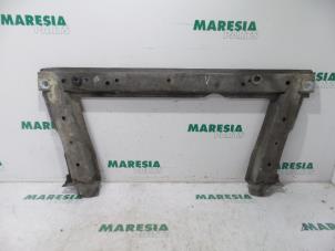 Used Radiator bar Renault Grand Scénic II (JM) 1.6 16V Price € 35,00 Margin scheme offered by Maresia Parts