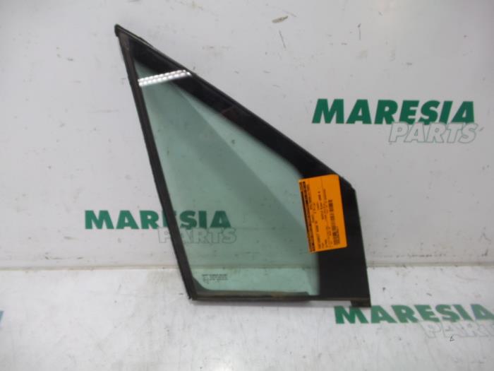 Usados Ventanilla triangular derecha delante Fiat Ulysse (179) 2.2 JTD 16V Precio € 40,00 Norma de margen ofrecido por Maresia Parts