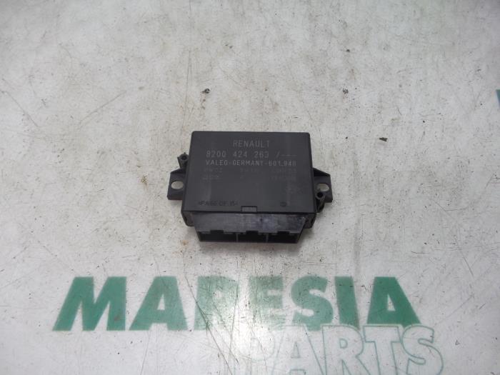 Begagnade PDC-modul Renault Megane II (BM/CM) 1.6 16V Pris € 85,00 Marginaltabell erbjuds av Maresia Parts