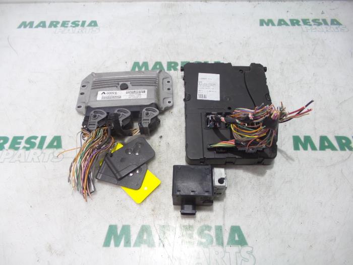 Used Engine management computer Renault Megane II (BM/CM) 1.6 16V Price € 324,99 Margin scheme offered by Maresia Parts