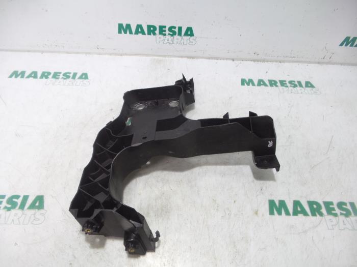 Begagnade Front Renault Megane II (BM/CM) 1.6 16V Pris € 20,00 Marginaltabell erbjuds av Maresia Parts