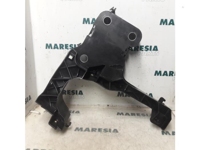 Begagnade Front Renault Megane II (BM/CM) 1.6 16V Pris € 20,00 Marginaltabell erbjuds av Maresia Parts