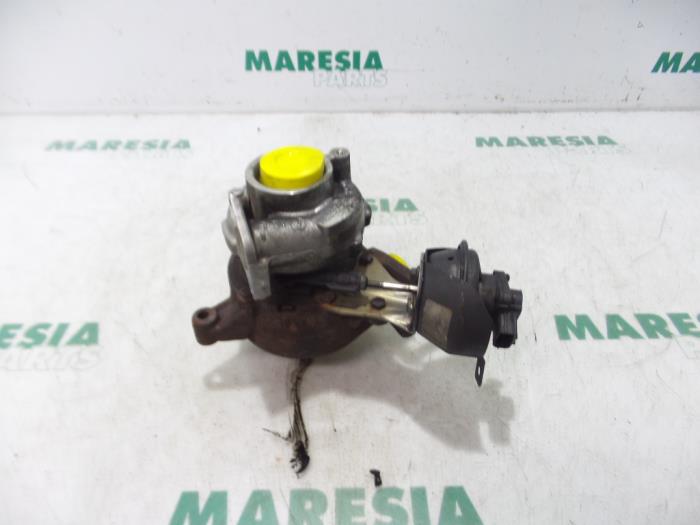 Usagé Turbo Citroen C4 Grand Picasso (UA) 2.0 HDiF 16V 135 Prix € 210,00 Règlement à la marge proposé par Maresia Parts