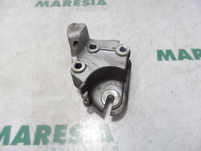 Used Engine mount Citroen C4 Grand Picasso (UA) 2.0 HDiF 16V 135 Price € 35,00 Margin scheme offered by Maresia Parts