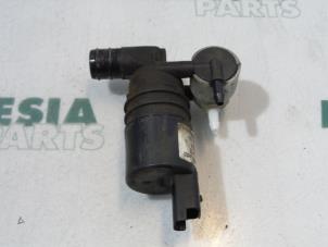 Used Windscreen washer pump Peugeot 307 (3A/C/D) 2.0 HDi 90 Price € 10,00 Margin scheme offered by Maresia Parts
