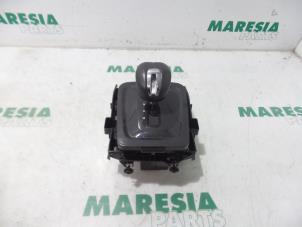 Begagnade Växelspak Peugeot 3008 I (0U/HU) 2.0 HYbrid4 16V Pris € 75,00 Marginaltabell erbjuds av Maresia Parts