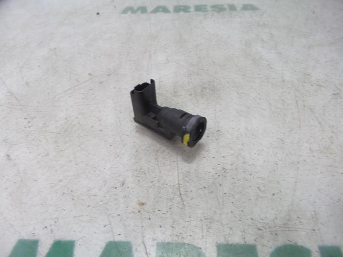 Begagnade Sensor (övriga) Peugeot 3008 I (0U/HU) 2.0 HYbrid4 16V Pris € 50,00 Marginaltabell erbjuds av Maresia Parts