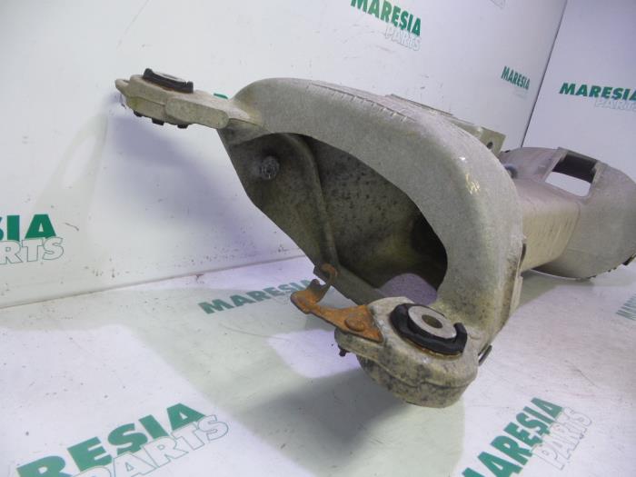 Rear support beam from a Peugeot 407 SW (6E) 2.0 HDiF 16V 2006