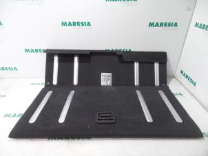 Used Boot mat Peugeot 3008 I (0U/HU) 2.0 HYbrid4 16V Price € 65,00 Margin scheme offered by Maresia Parts