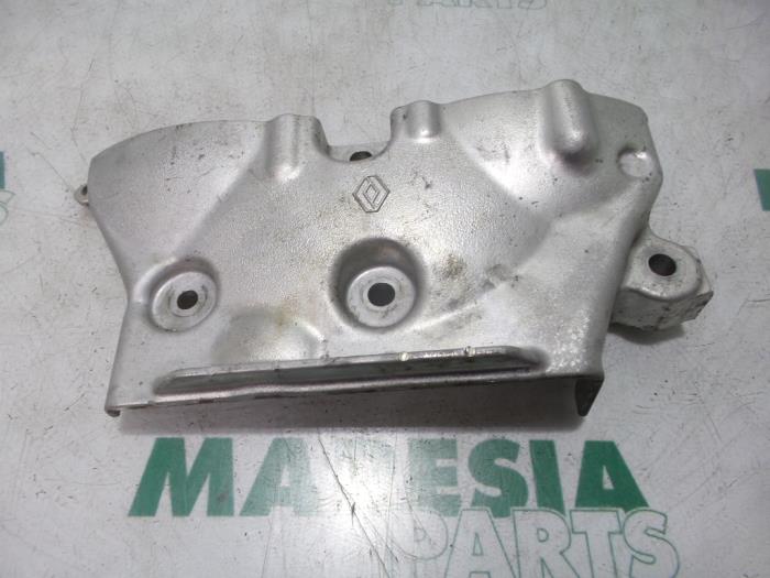 Usagé Couvercle de distribution Renault Laguna II (BG) 2.0 16V IDE Prix € 25,00 Règlement à la marge proposé par Maresia Parts