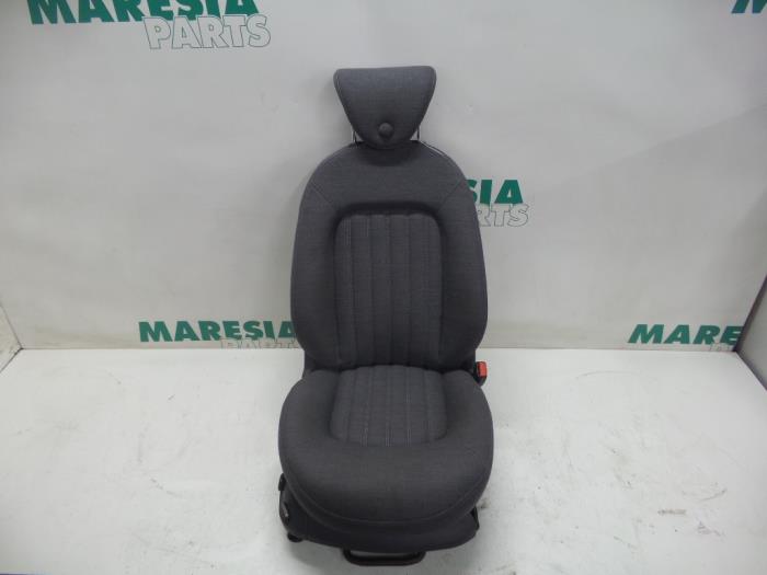 Begagnade Säte, höger Lancia Thesis (841) 2.4 JTD Pris € 105,00 Marginaltabell erbjuds av Maresia Parts