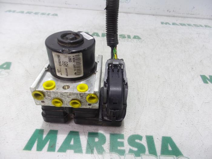 Used ABS pump Fiat Doblo Cargo (263) 1.3 MJ 16V DPF Euro 5 Price € 317,63 Inclusive VAT offered by Maresia Parts