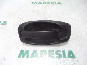Used Door handle 2-door, right Fiat Doblo Cargo (263) 1.3 MJ 16V DPF Euro 5 Price € 19,00 Margin scheme offered by Maresia Parts
