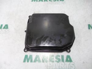 Used Gearbox cover Peugeot 407 SW (6E) 2.0 16V Price € 35,00 Margin scheme offered by Maresia Parts