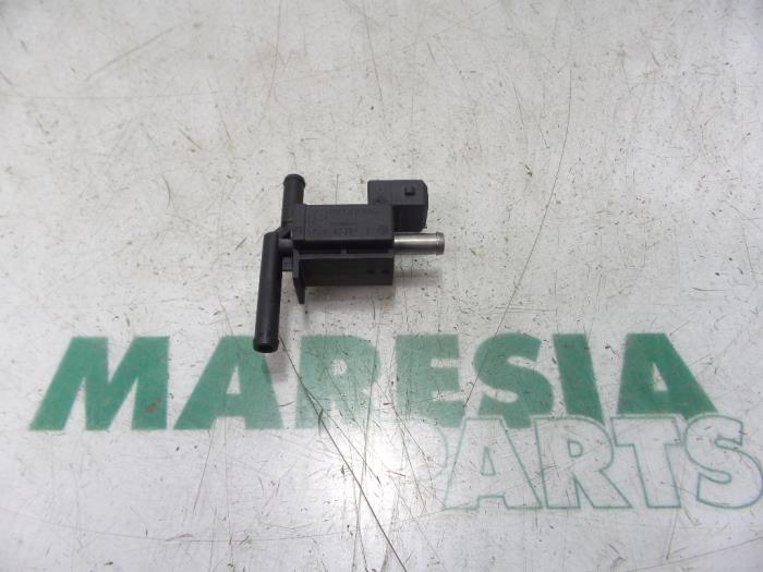 Begagnade Sensor (övriga) Renault Clio IV Estate/Grandtour (7R) 0.9 Energy TCE 90 12V Pris € 25,00 Marginaltabell erbjuds av Maresia Parts